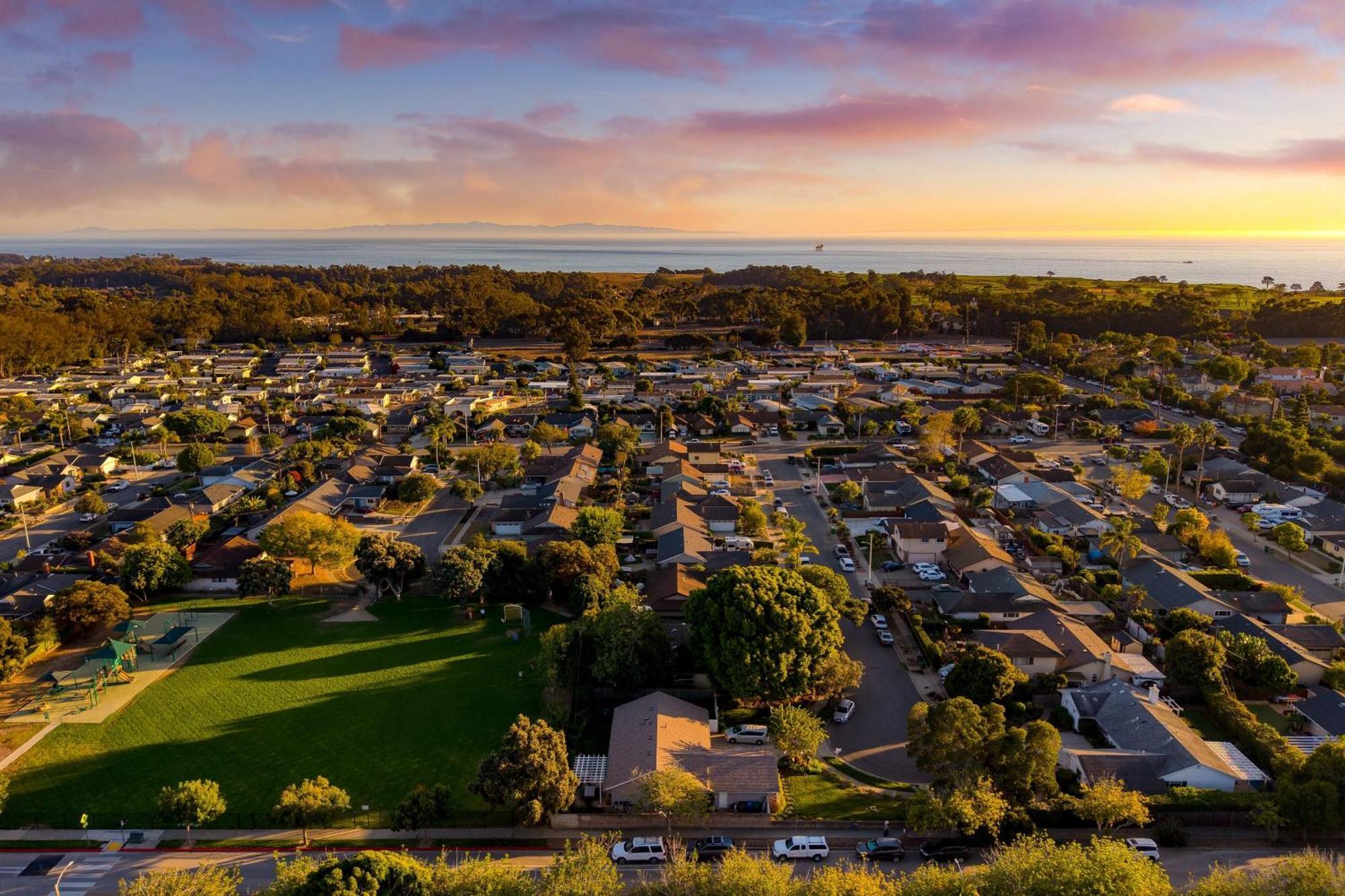 Goleta Getaway By Avantstay Private Backyard 1.5Mi To The Beach Santa Bárbara Exterior foto